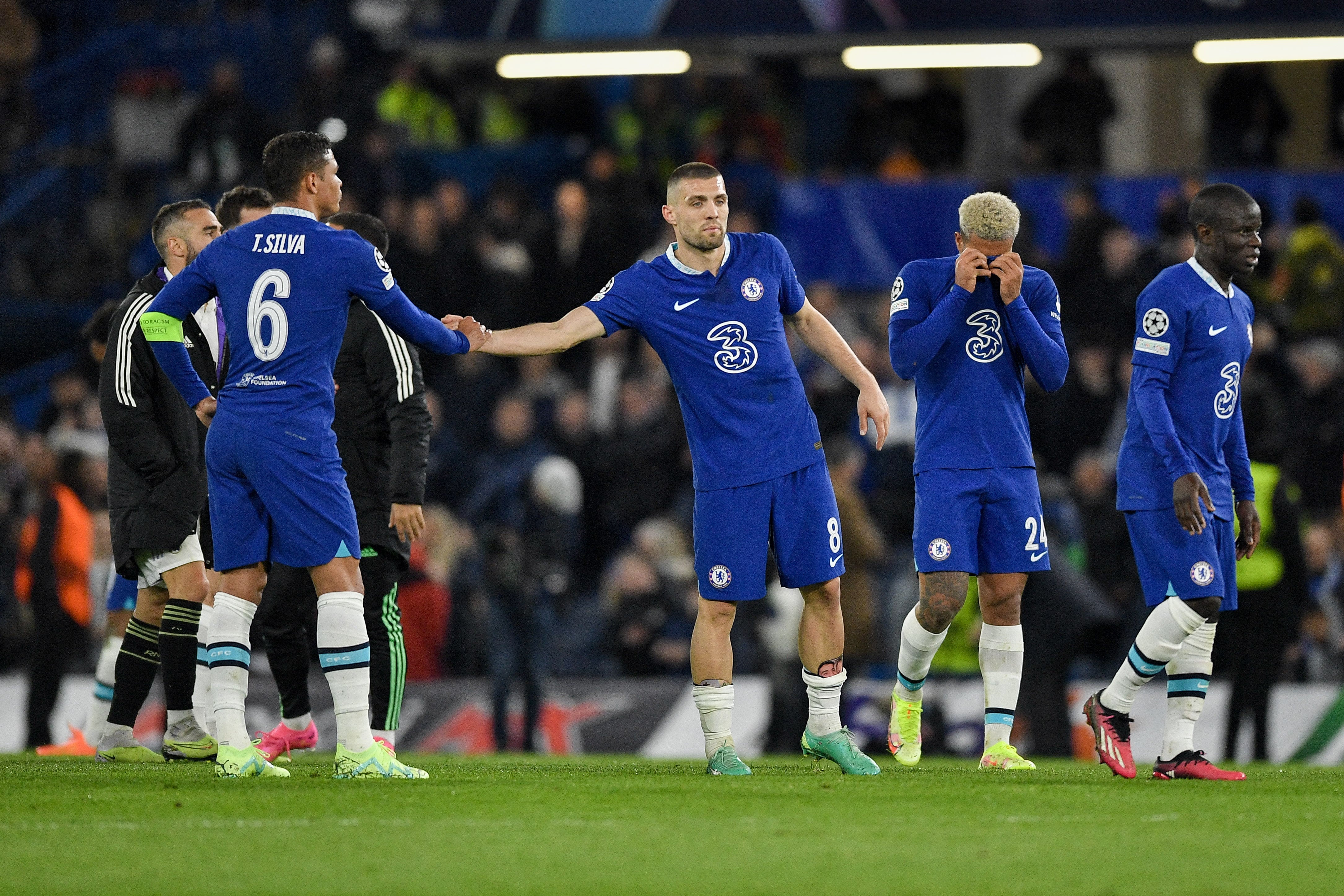 Los jugadores del Chelsea FC, tras la derrota en Champions League contra el Real Madrid