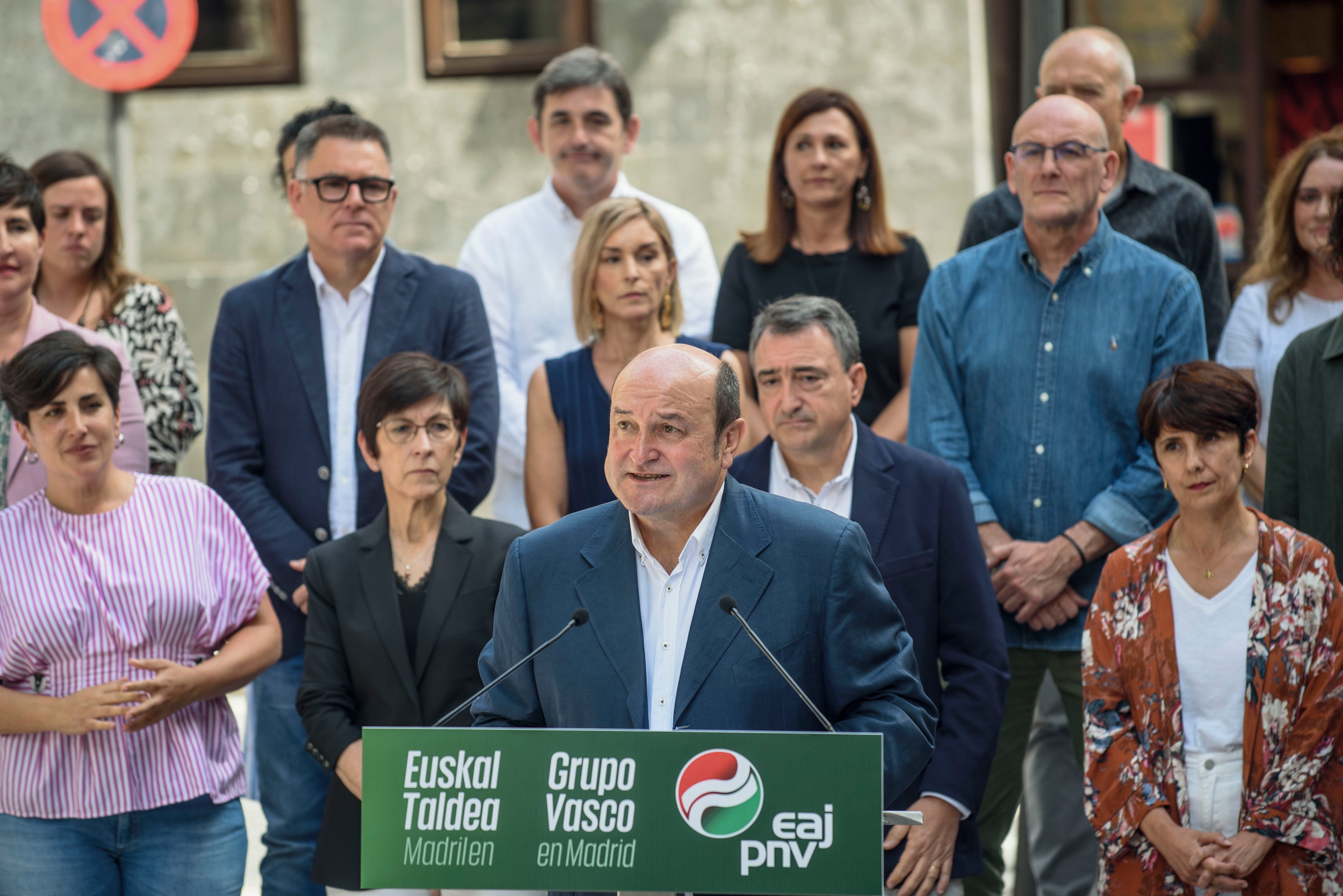 GRAF6223. BILBAO, 10/06/2023.- El presidente del PNV, Andoni Ortuzar (c), presenta este sábado en Bilbao las listas con las que la formación concurrirá a las elecciones generales del 23 de julio.        EFE/Javier Zorrilla
