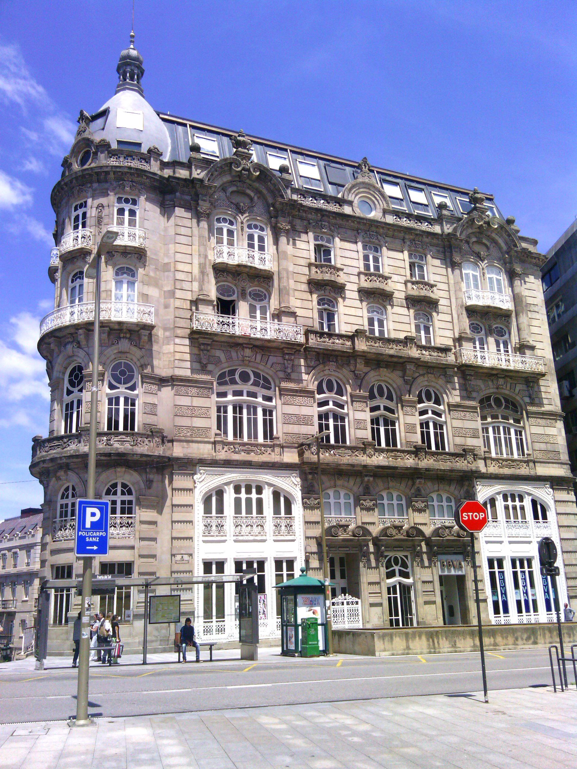 Hotel Moderno, Vigo. Arquitecto Michel Pacewicz || Wikipedia - Álvaro Rodríguez Resino