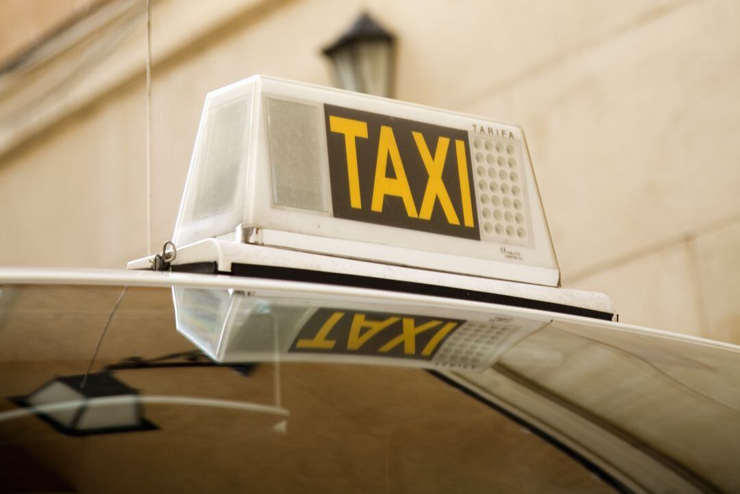 Los vecinos de las pedanías piden el servicio de taxi a demanda cuanto antes
