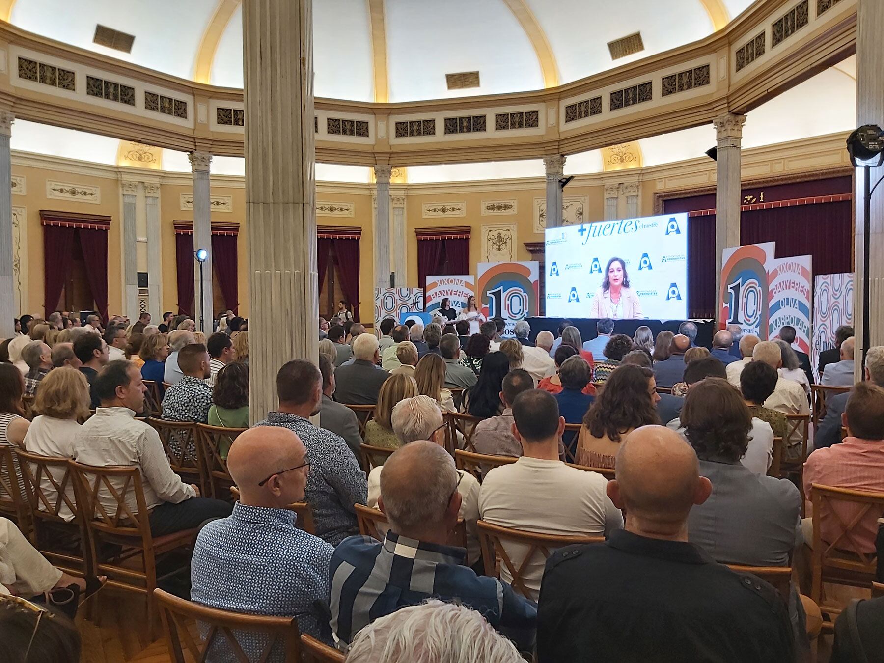 La presidenta de la Asociación de la Prensa de la Provincia de Alicante, Rosalía Mayor, ha enviado un mensaje en vídeo de felicitación