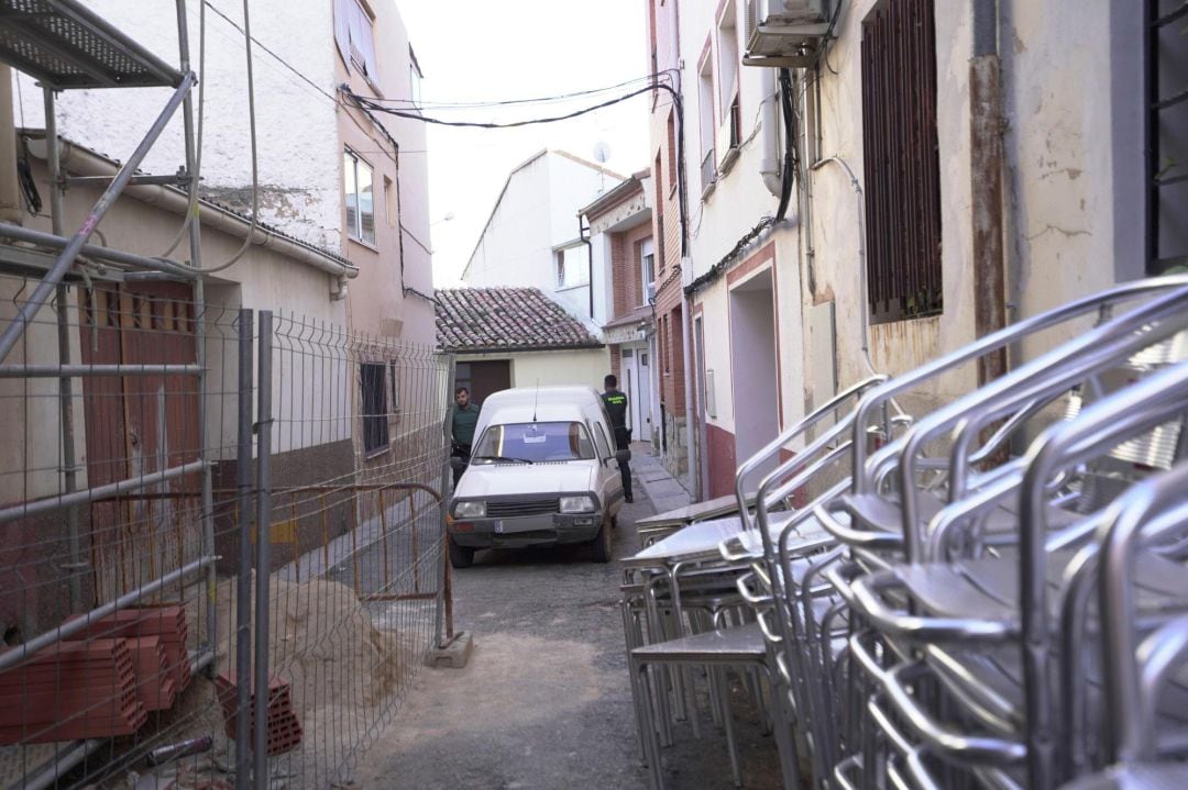 Furgoneta abandonada por el conocido como Rambo de Requena, que finalmente ha sido detenido tras presuntamente haber herido de bala en la provincia de Teruel a un agente del cuerpo y robar dos coches 