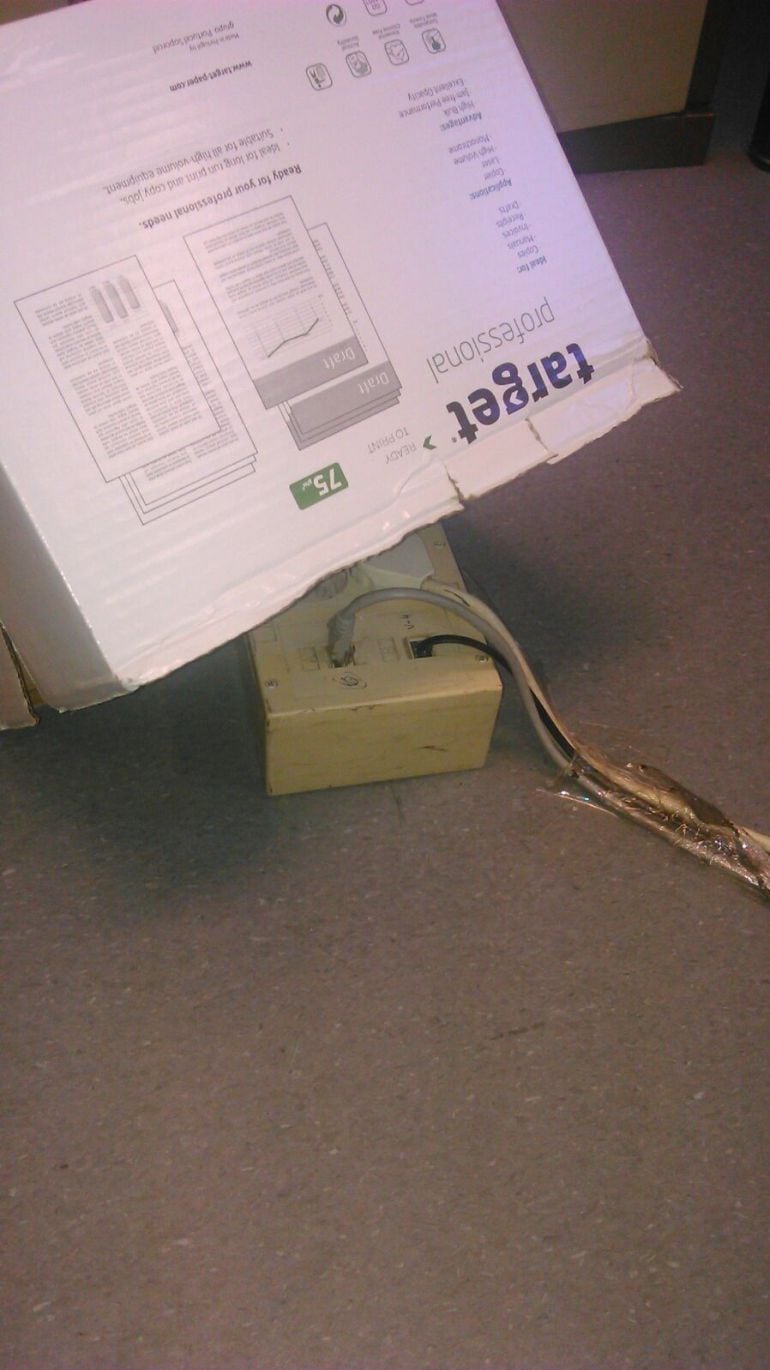 Los cables están en mitad de un pasillo en distintas zonas, como la UPADnúmero 8