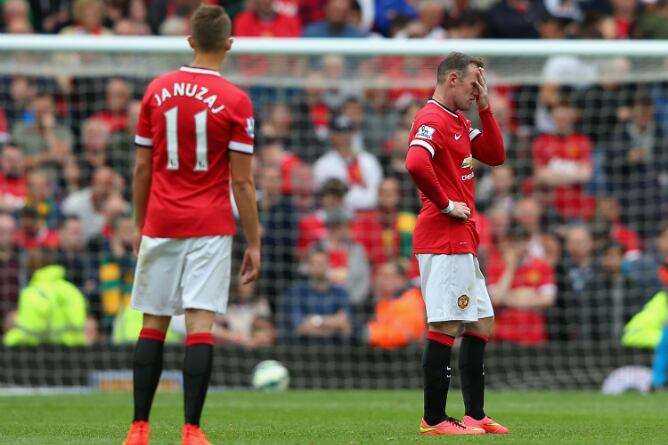 Rooney y Januzaj se desesperan durante el encuentro