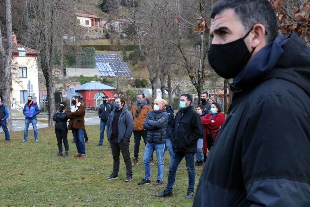 Empresaris del Ripollès concentrats en contra de les mesures