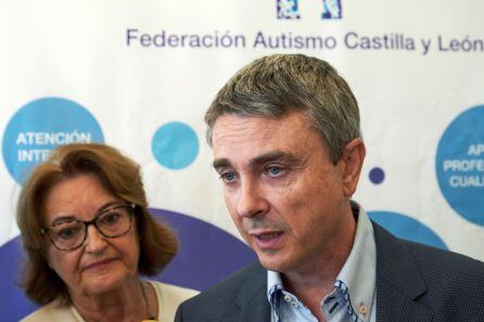 El presidente de Autismo España, Miguel de Casas Rodríguez, y la presidenta de la Federación Autismo Castilla y León, Simona Palacios.