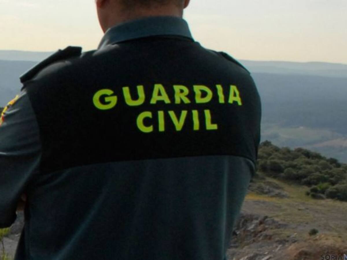 La Guardia Civil detiene a dos hombres por robo y recupera material electrónico