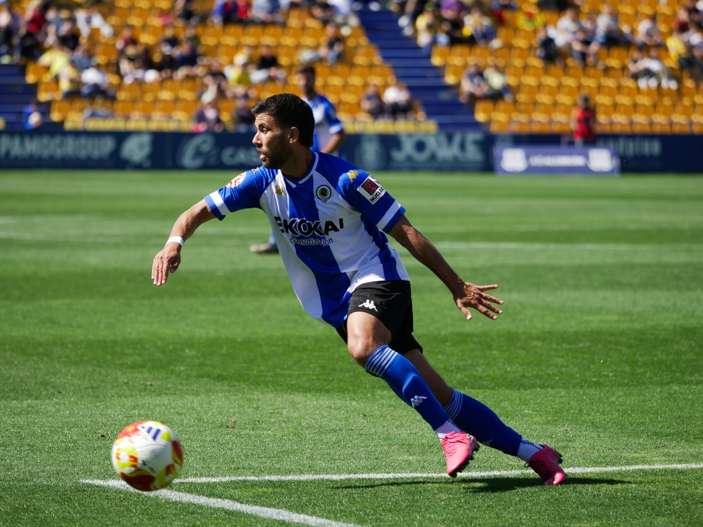 Fede Vico, durante una acción del encuentro ante el Alcorcón disputado en Santo Domingo