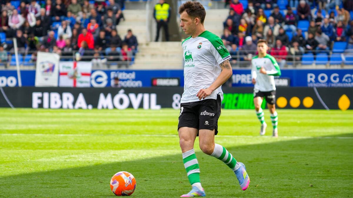 Iñigo Vicente, el mejor del Huesca - Racing para el serdeportivismo