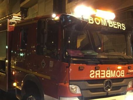 Imagen del camión de bomberos que ha intervenido en el incendio de Vila-real