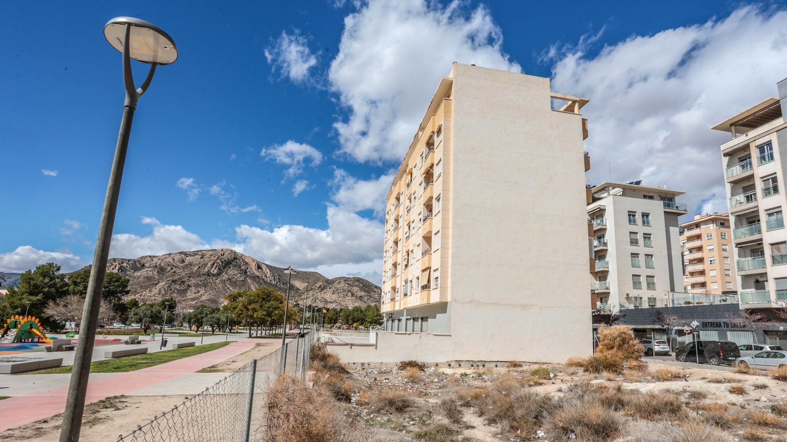 El solar en el que se construirá nueva vivienda en Elda se encuentra en el Sector 9