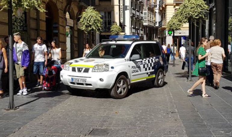 Foto de archivo del dispositivo especial de seguridad puesto en marcha desde el verano en Granada por la Policía Local