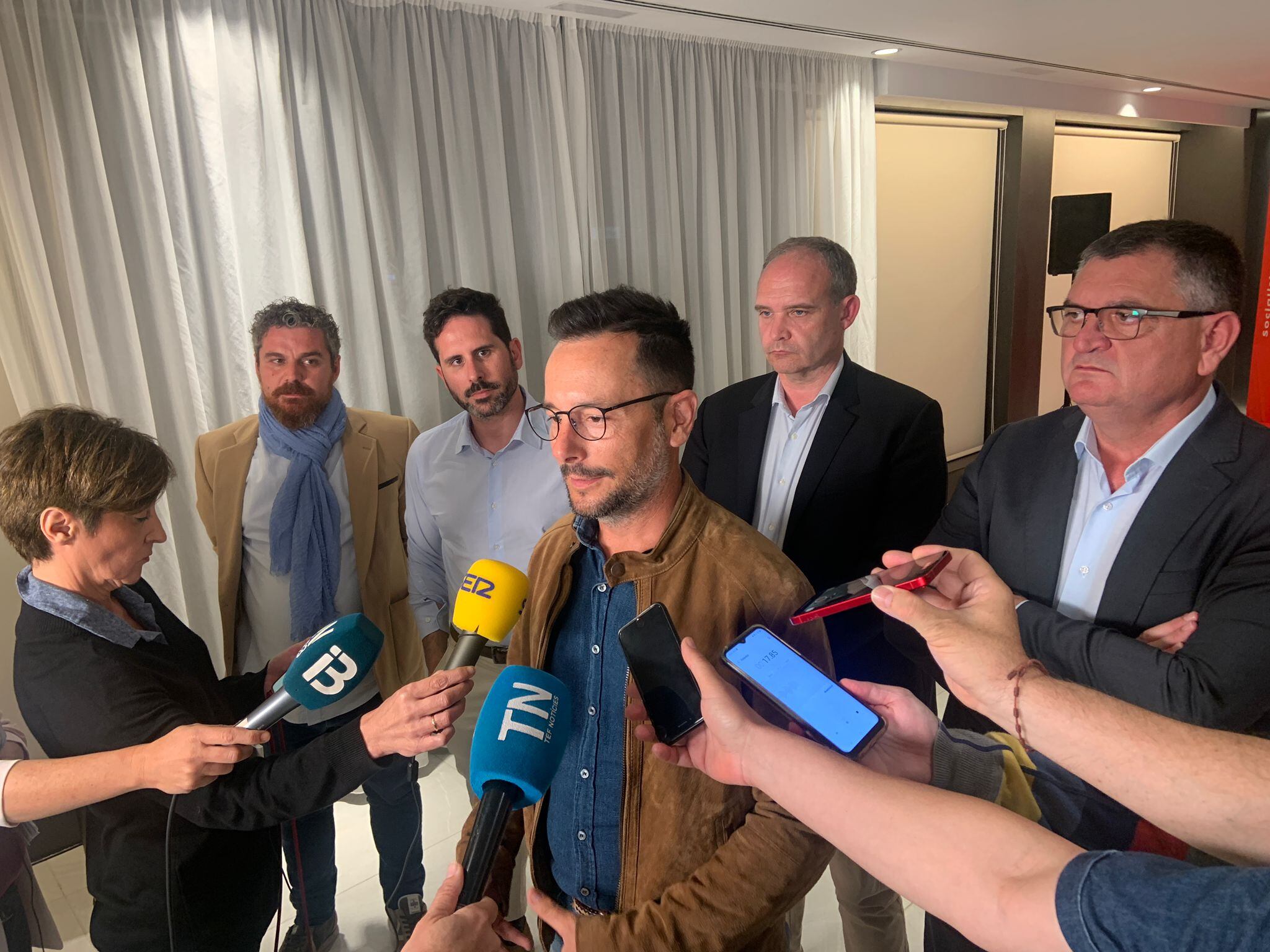 Rafa Ruiz y Ángel Luis Guerrero junto al resto de candidatos sociaiistas a los ayuntamientos