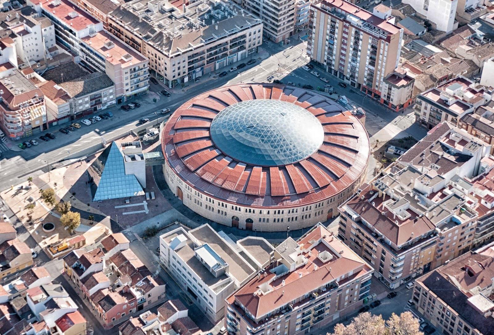 Plaza de toros cubierta