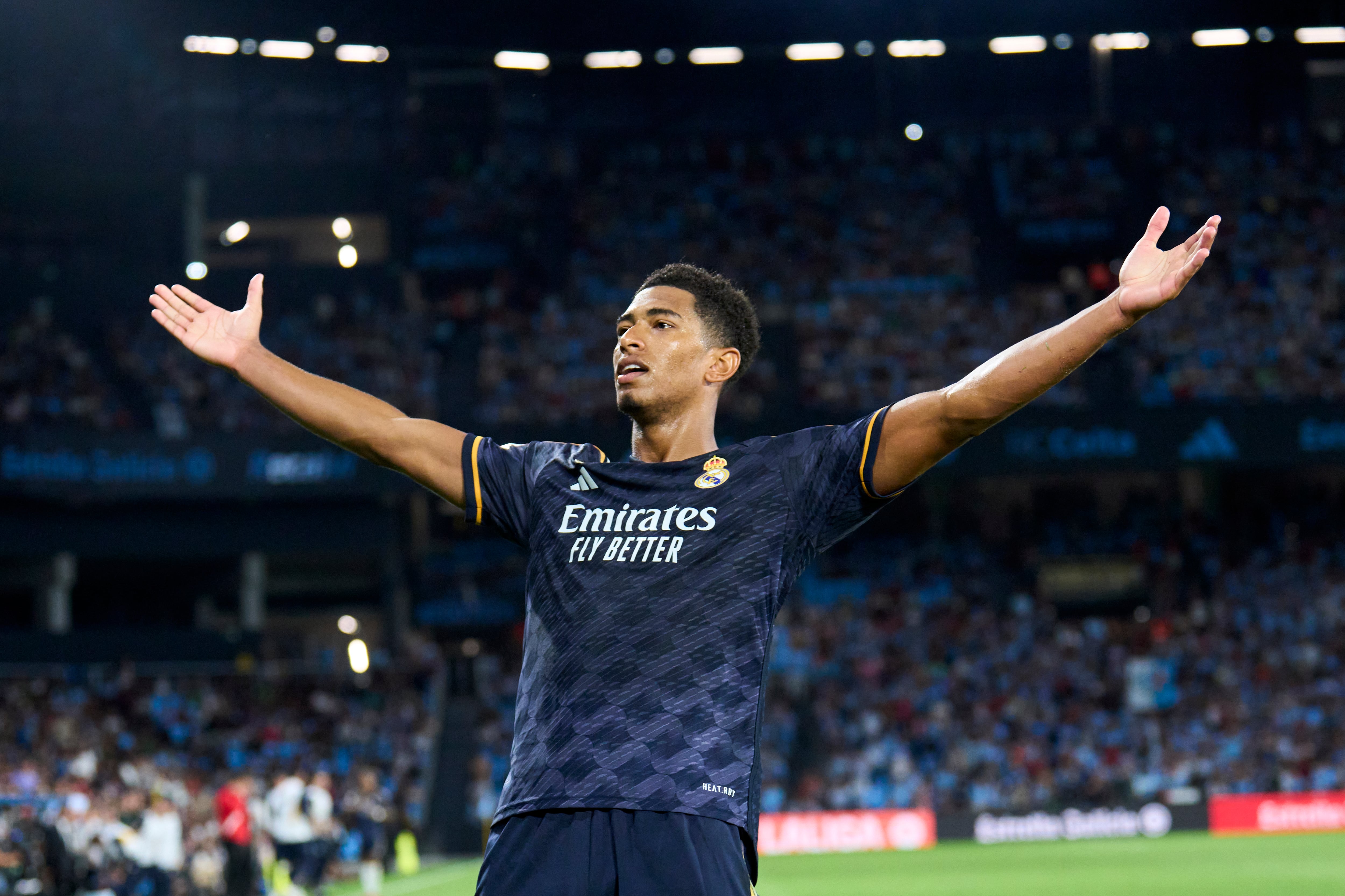 VIGO, SPAIN - AUGUST 25: Jude Bellingham of Real Madrid celebrates after scoring the team&#039;s first goal during the LaLiga EA Sports match between Celta Vigo and Real Madrid CF at Estadio Balaidos on August 25, 2023 in Vigo, Spain. (Photo by Juan Manuel Serrano Arce/Getty Images)