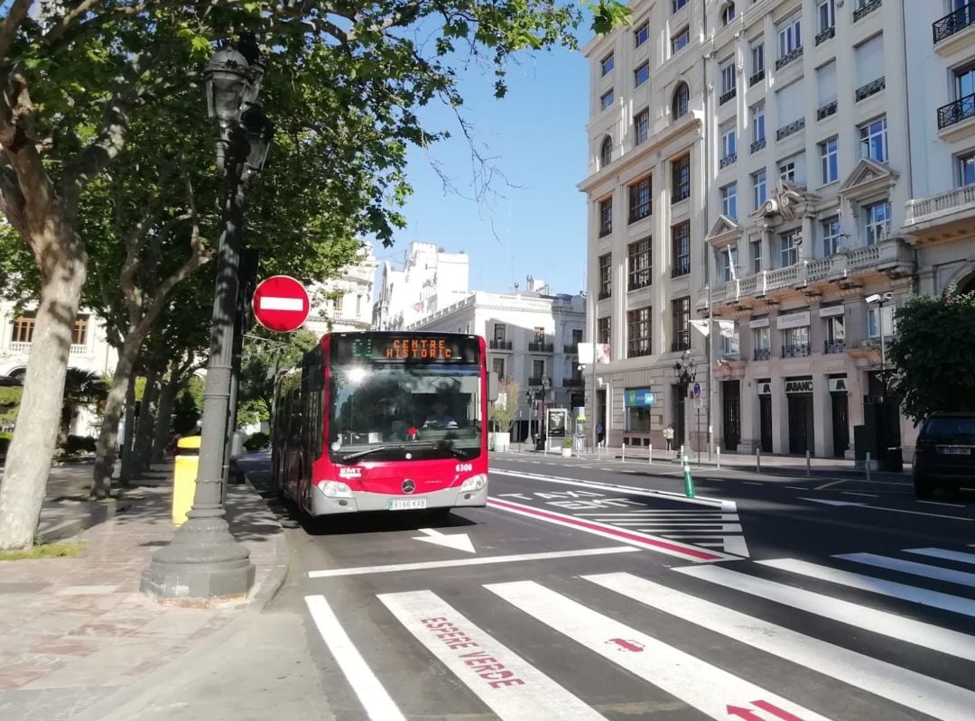 La EMT de València se quedaría fuera del reparto de ayudas a empresas de transporte público si se confirma el decreto que prepara el Gobierno central y que adelantó la SER. 