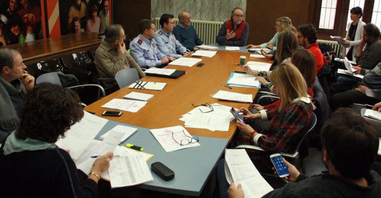 Un instant de la Comissió per a la gestió integral per a l'atenció als temporers a la ciutat de Lleida, celebrada a l'edifici de l'antiga Audiència de la ciutat. Imatge del 20 de gener del 2016. 
