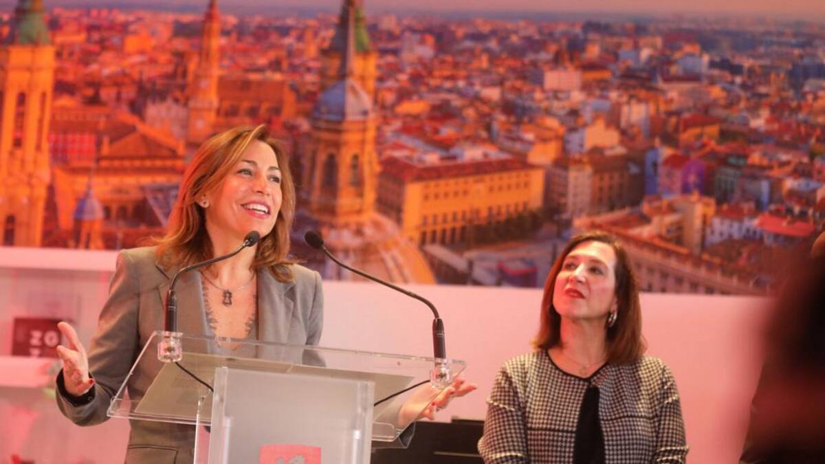 Así es la nueva oficina de turismo de Zaragoza: sofás para descansar o pantallas multimedia para atraer más visitantes