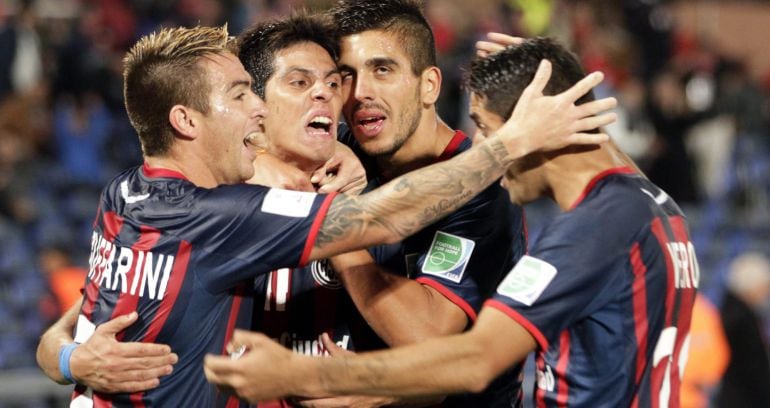 Pablo Barrientos de San Lorenzo celebra su gol ante Auckland City FC con sus compañeros hoy, miércoles 17 de diciembre de 2014, durante una semifinal de la Copa Mundial de Clubes FIFA en Marrakech (Marruecos) 
 