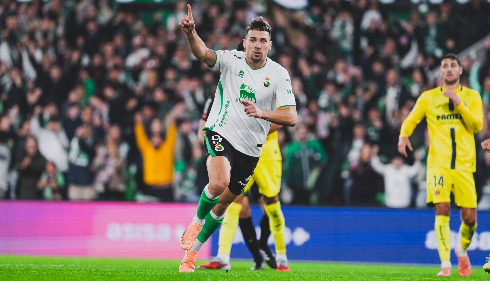 Arana, celebrando uno de los goles al Villarreal.