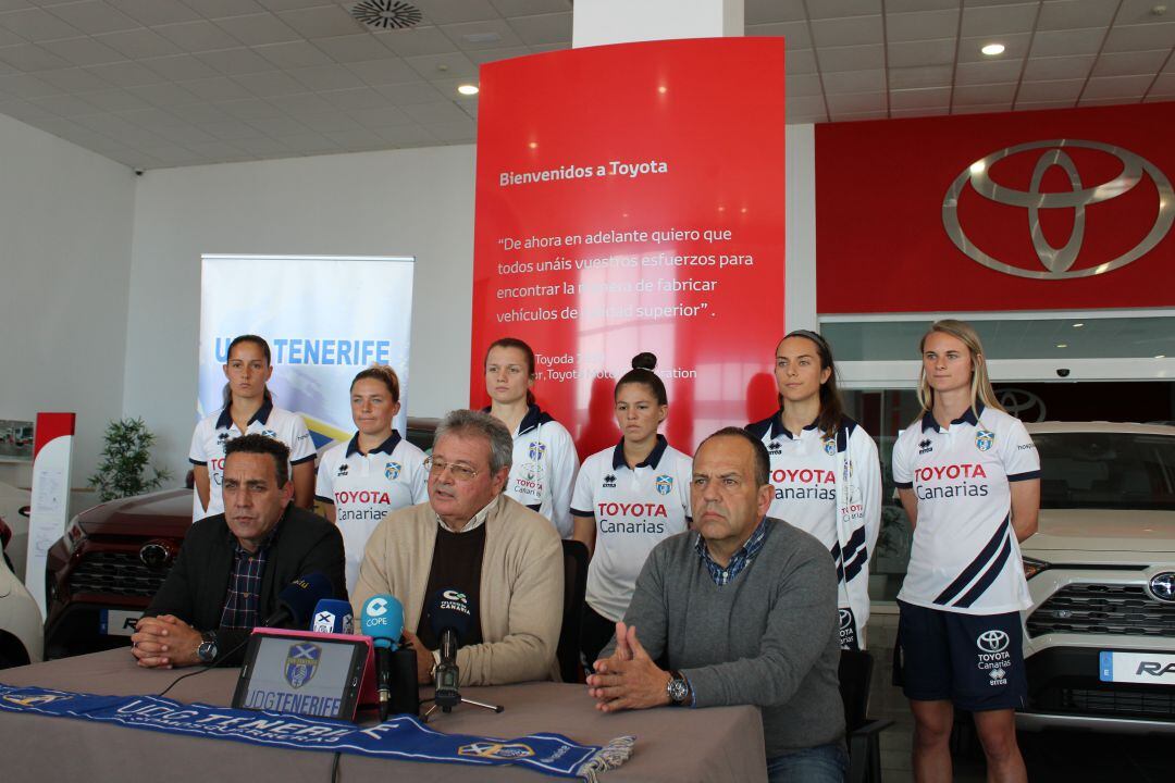 Presentación de los refuerzos y nuevo cuerpo técnico blanquiazul