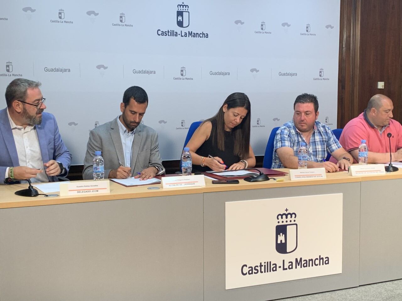 Firma convenios de Ayuda a Domicilio