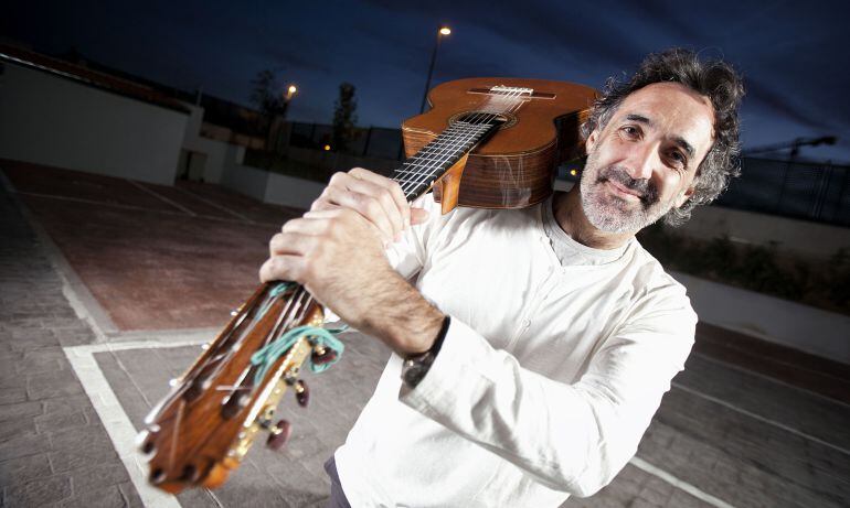 Rafa Sánchez y su inseparable guitarra.