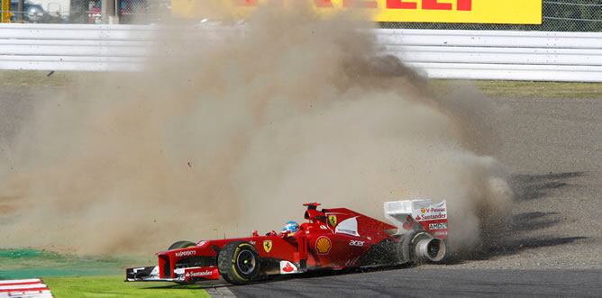 El piloto español Fernando Alonso ha abandonado el Gran Premio de Japón al salirse en la primera vuelta de la carrera