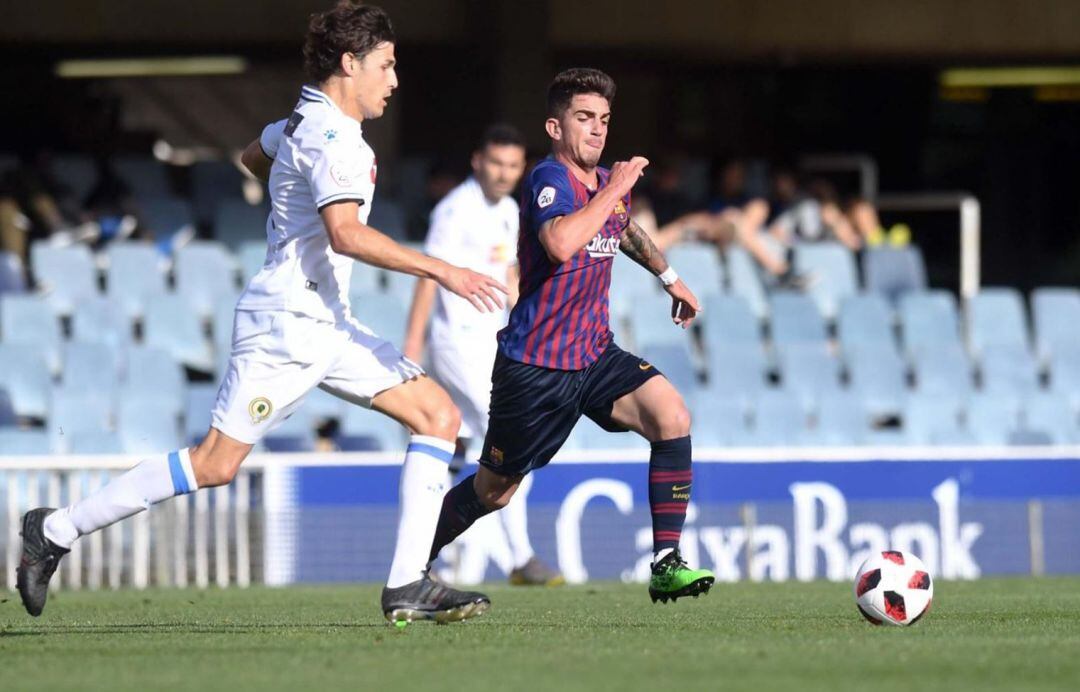 Fran Miranda pelea un balón en el MIni Estadi