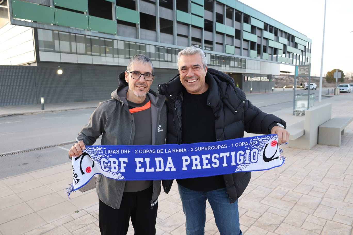 José Ignacio Prades con el presidente del Bm. Fem. Elda, José Ant. García &quot;Matu&quot; (D)