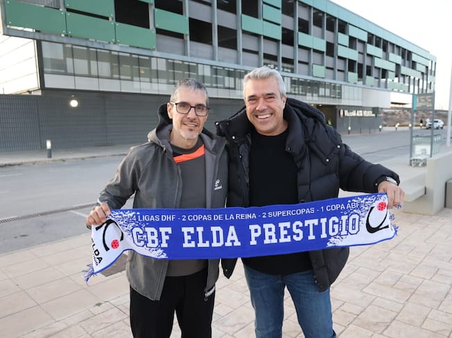 José Ignacio Prades con el presidente del Bm. Fem. Elda, José Ant. García "Matu" (D)