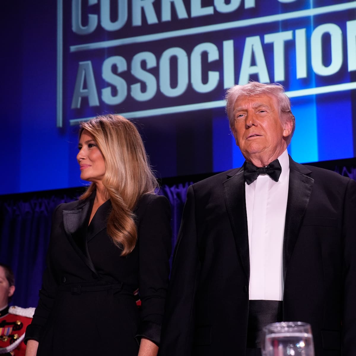 Evacúan a Trump ileso tras un tiroteo en la cena de corresponsales de la Casa Blanca