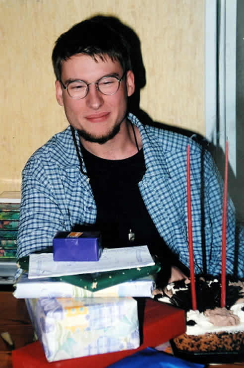 En un mensaje grabado a sus padres, el joven comunicó que pretendía que "hubiese un verdadero debate sobre la eutanasia y el suicidio