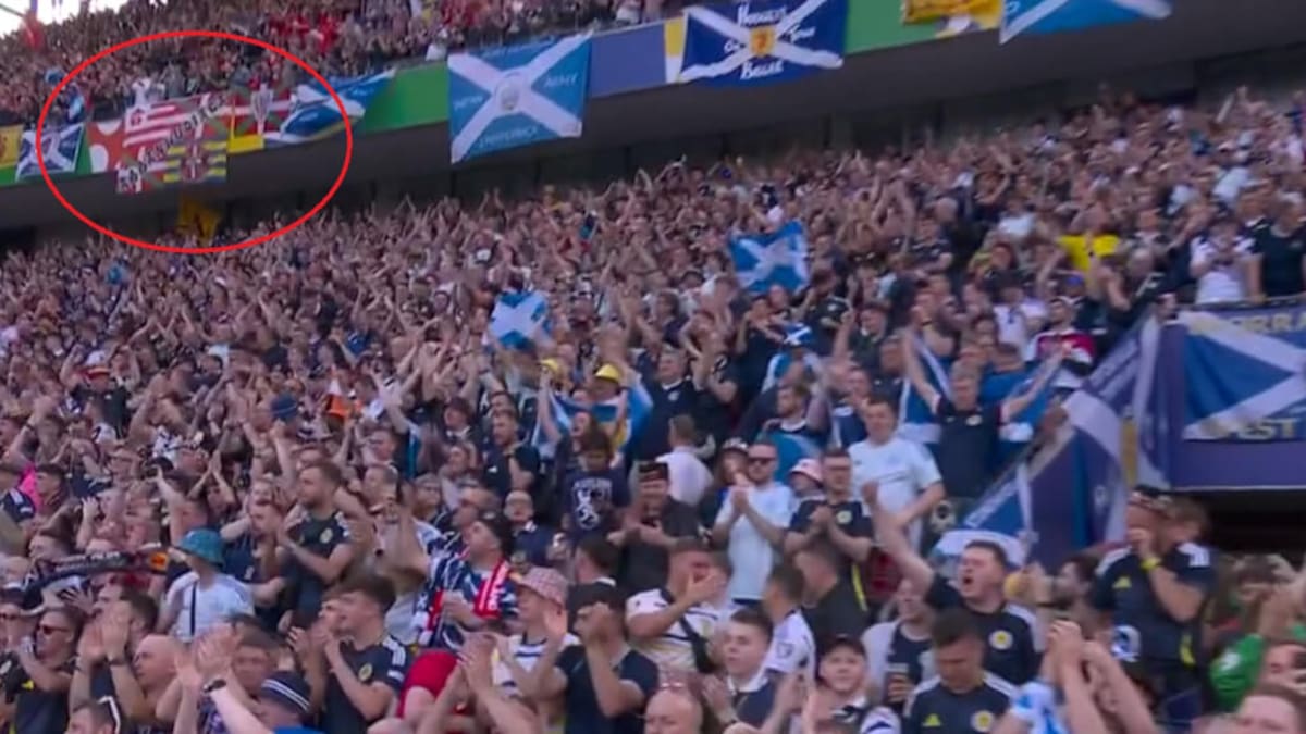 Mikel de Arrankudiaga y su bandera del Athletic se infiltran en la Eurocopa