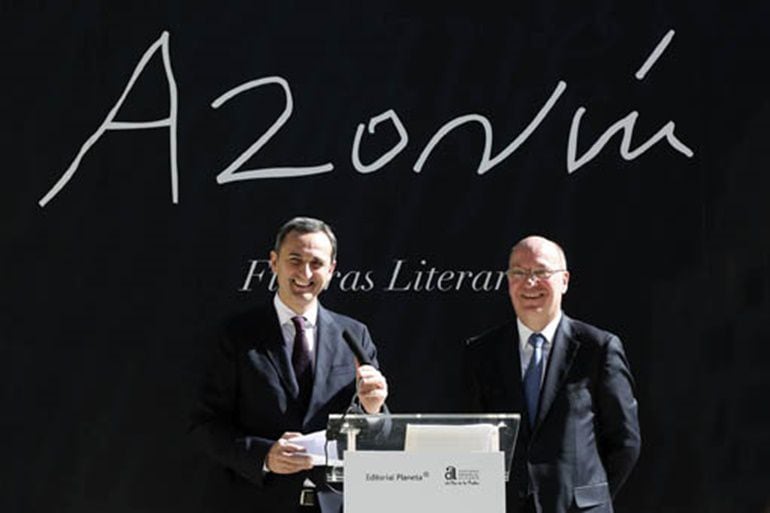 César Sánchez y Carlos Crehueras en la presentación del premio Azorín de novela