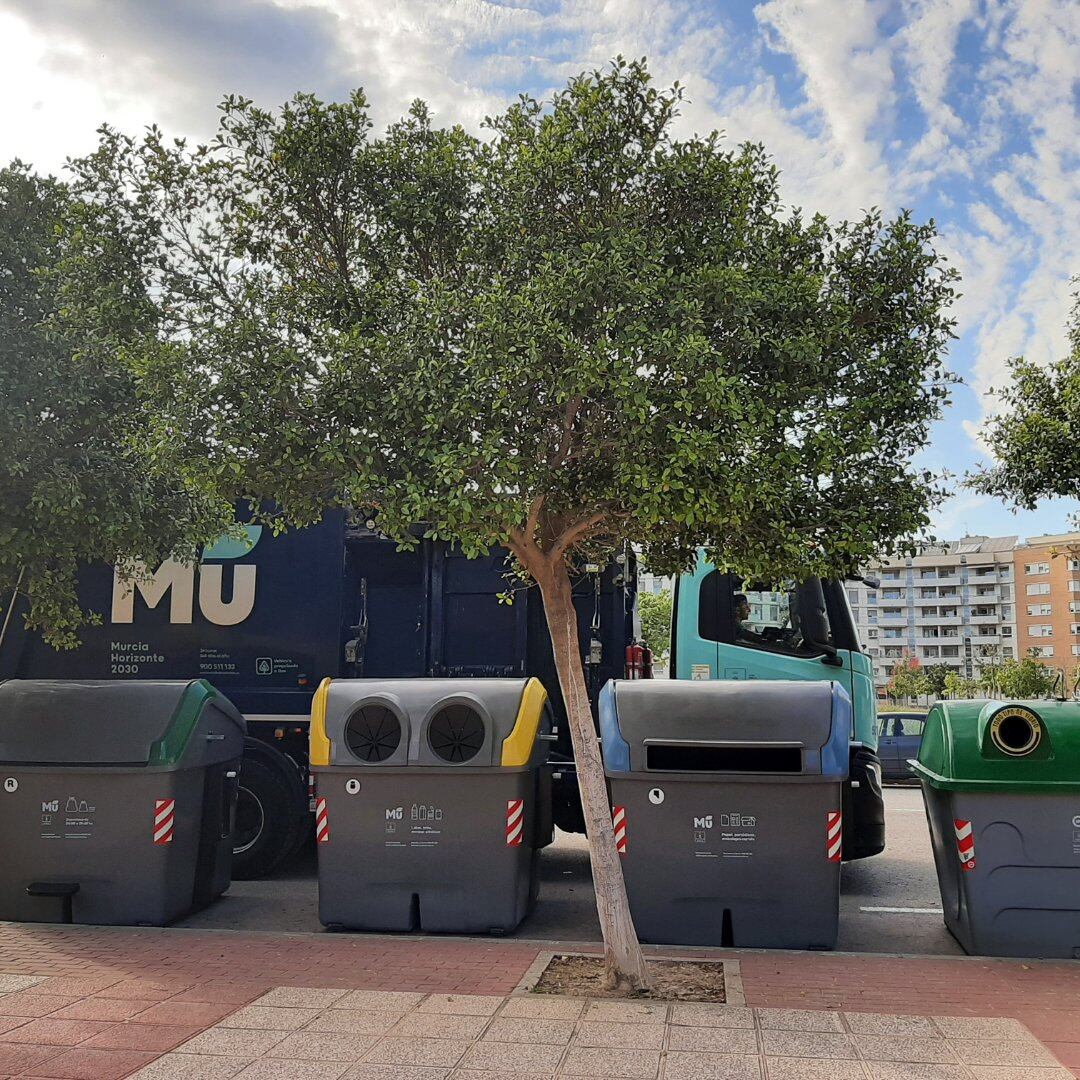 Vecinos de Senda de Granada reclaman contenedores de reciclaje