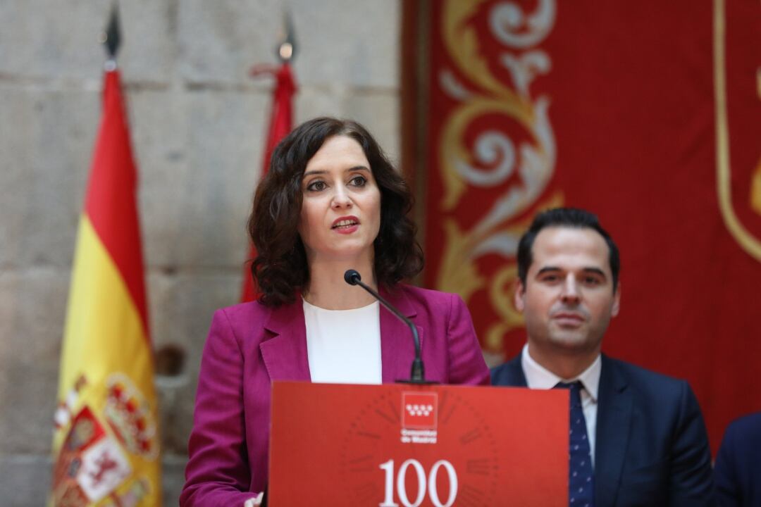 La presidenta de la Comunidad de Madrid, Isabel Díaz Ayuso acompañada por el vicepresidente, consejero de Deportes, Transparencia y Portavoz, Ignacio Aguado presenta el balance de los primeros 100 días del Gobierno regional en la Real Casa de Correos.