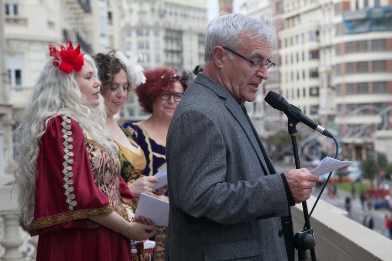 Joan Ribó ha recibido en el balcón del ayuntamiento a las tres 'Reinas Magas' Libertad, Igualdad y Fraternidad
