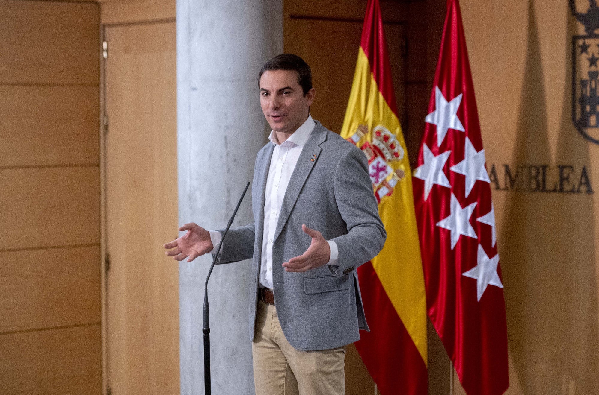 Juan Lobato en la Asamblea de Madrid