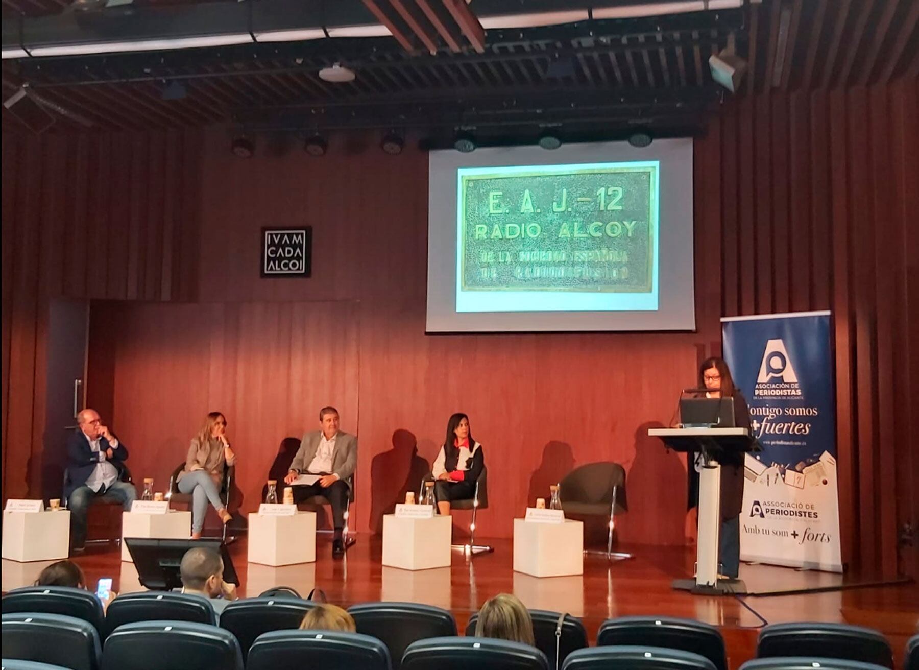 Jornada debate sobre El periodismo más cercano