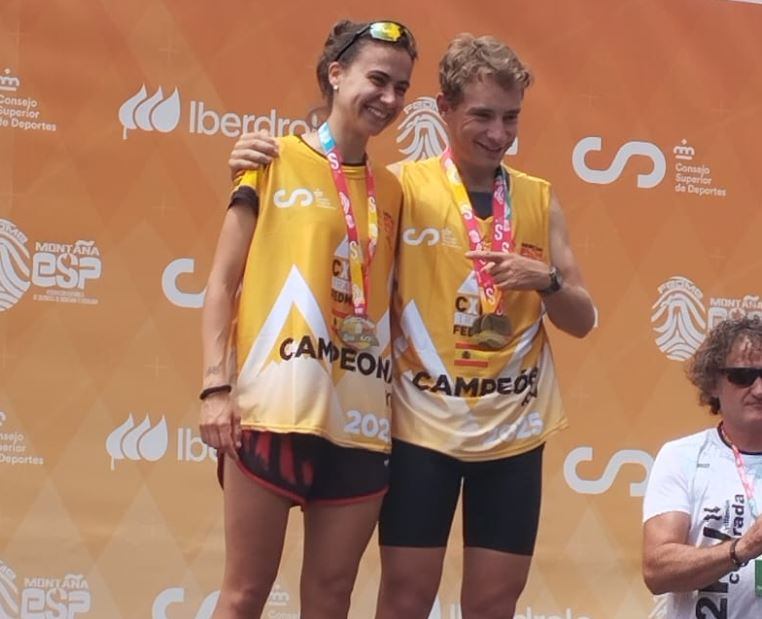 Laia Montoya y Fabian Venero en el podio en Villanúa en el KV