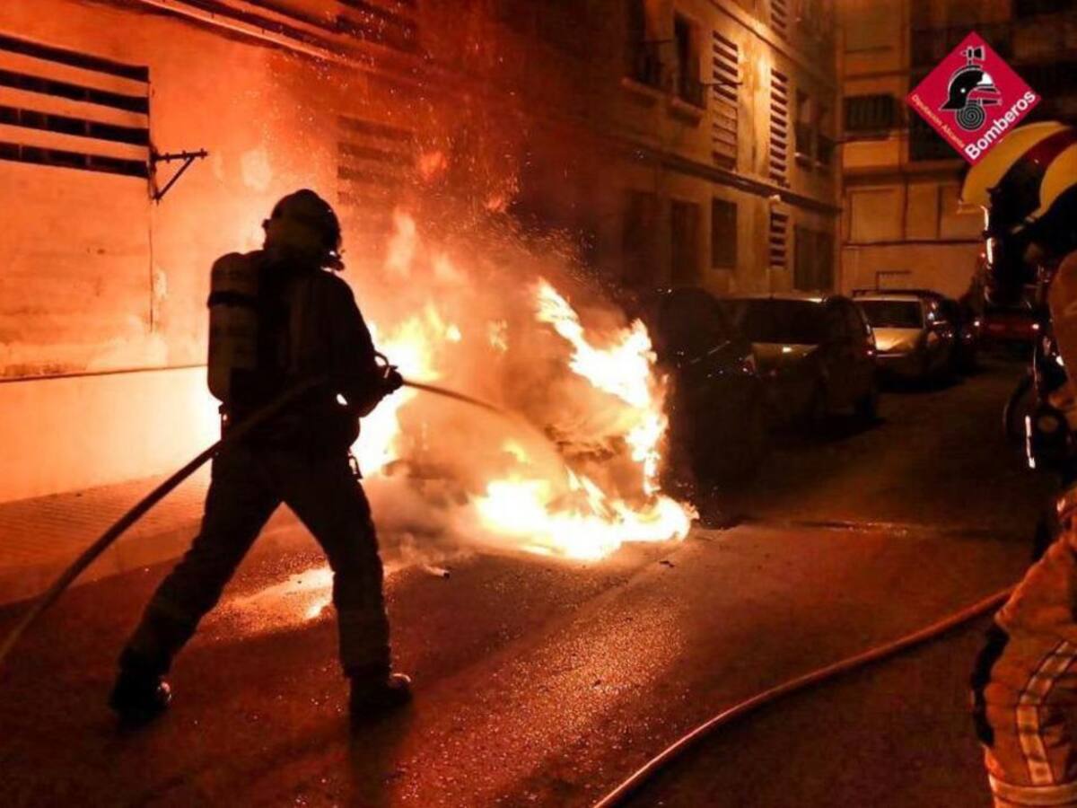 La Policía Local de Elda más cerca de dar con el autor de provocar seis incendios en la población