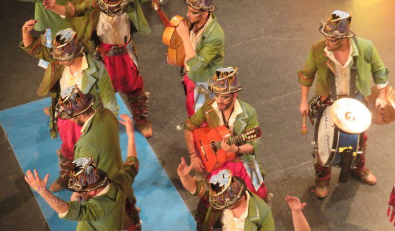 La comparsa Ni los buenos son tan buenos... en su pase de preliminares