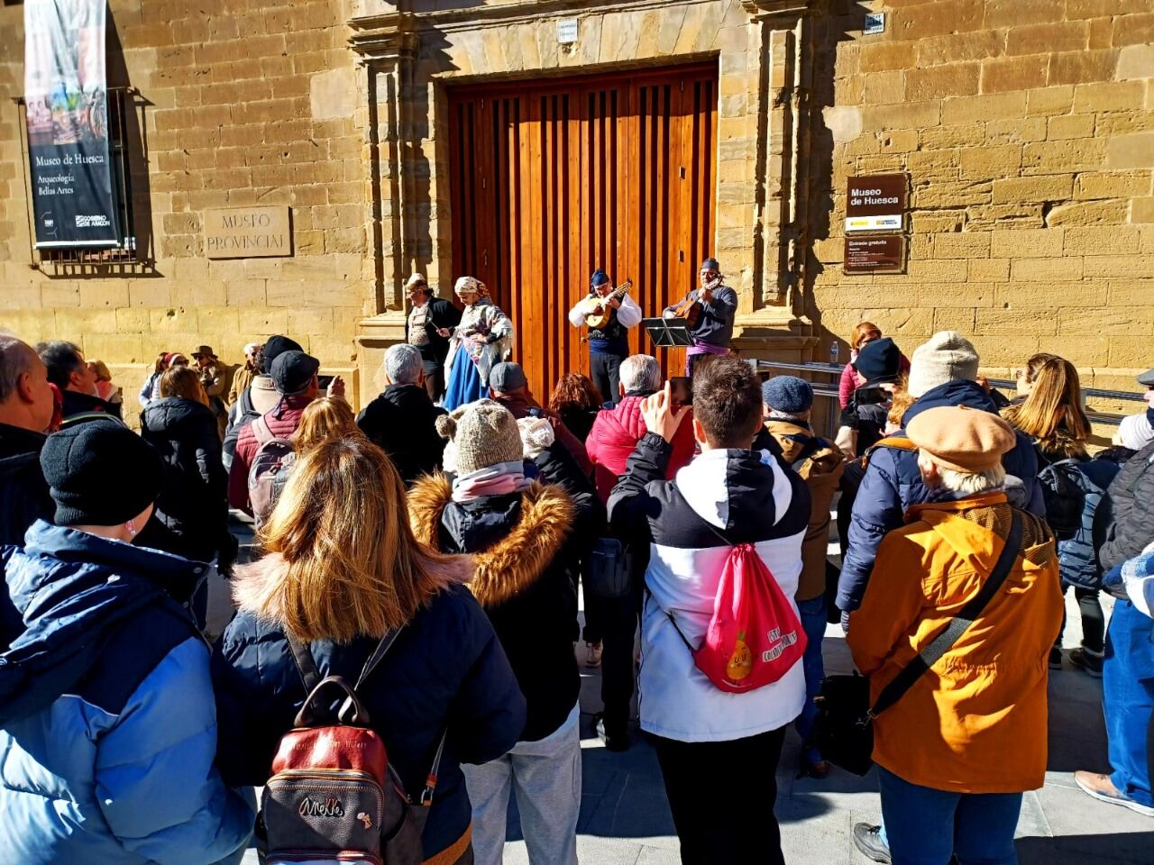 Momento de la visita realizada por zaragozanos para San Valero