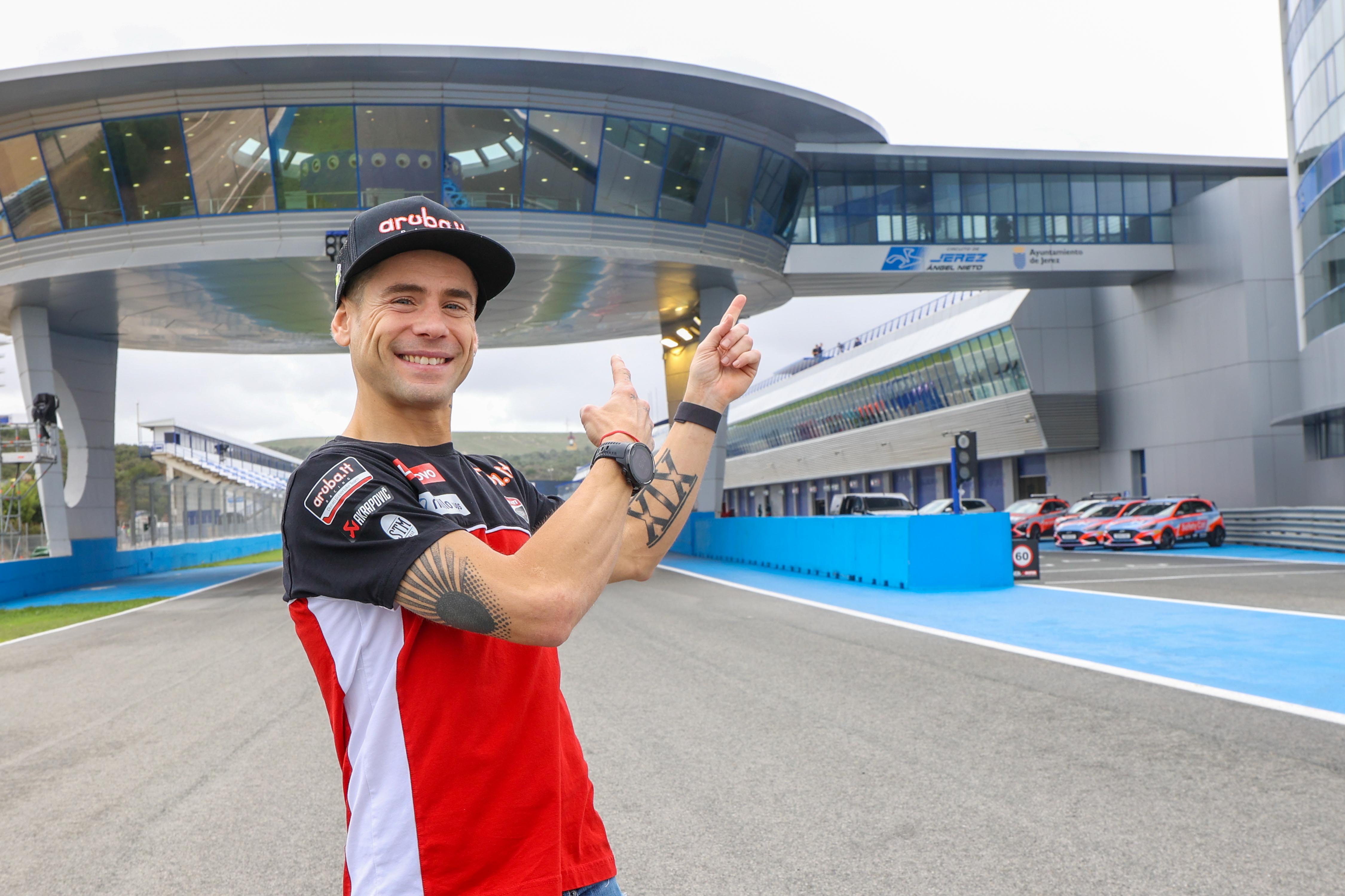 Álvaro Bautista a un paso de lograr el título en Jerez