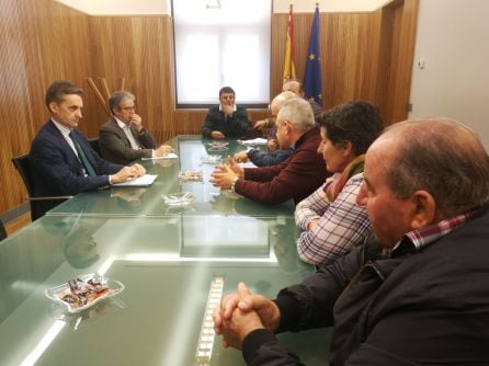 Representantes de los agricultores de La Valduerna se reunieron este miércoles en Valladolid con el comisario de aguas de la Confederación Hidrográfica