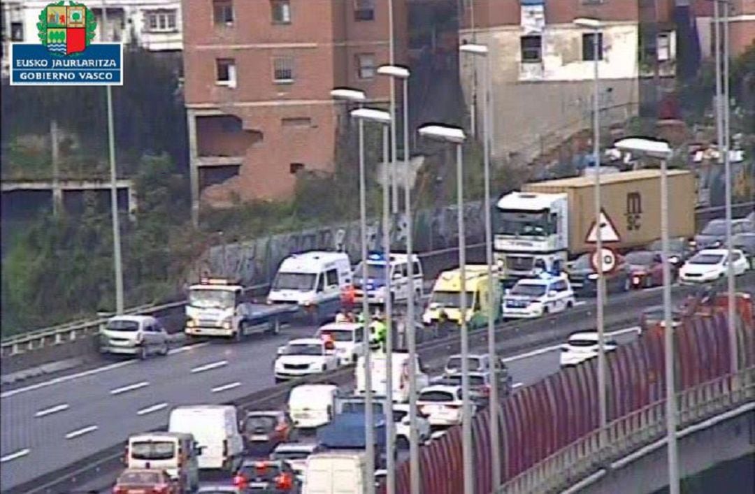 El accidente está originando retenciones de vehículos que ya alcanzan los dos kilómetros de longitud