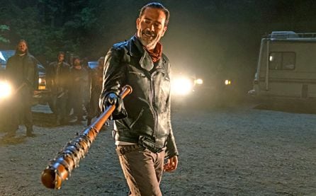 El de Negan es uno de los disfraces que te puedes hacer gracias a Internet.