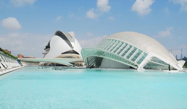 Lago de la Ciudad de las Artes y las Ciencias. 