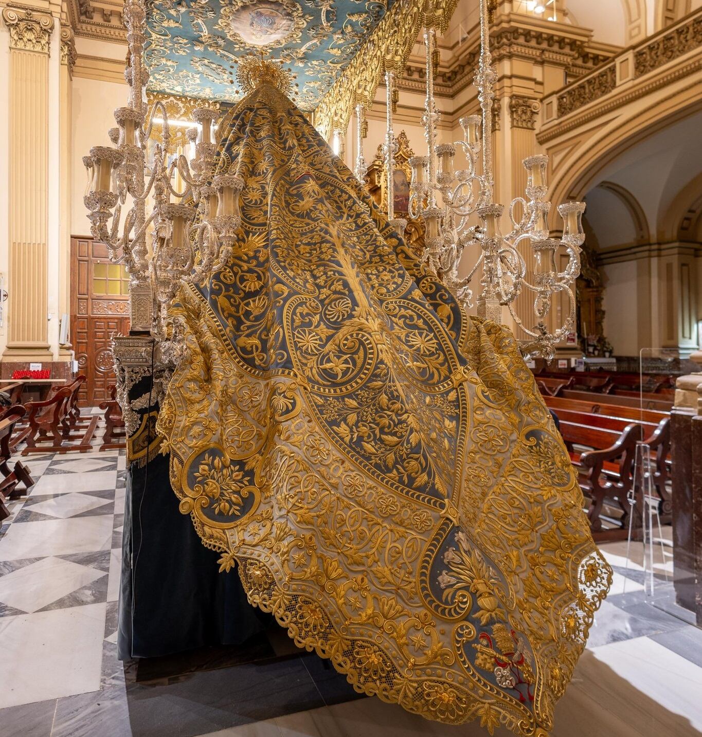 El nuevo manto de la Virgen de Consolación será el gran estreno de este Miércoles Santo